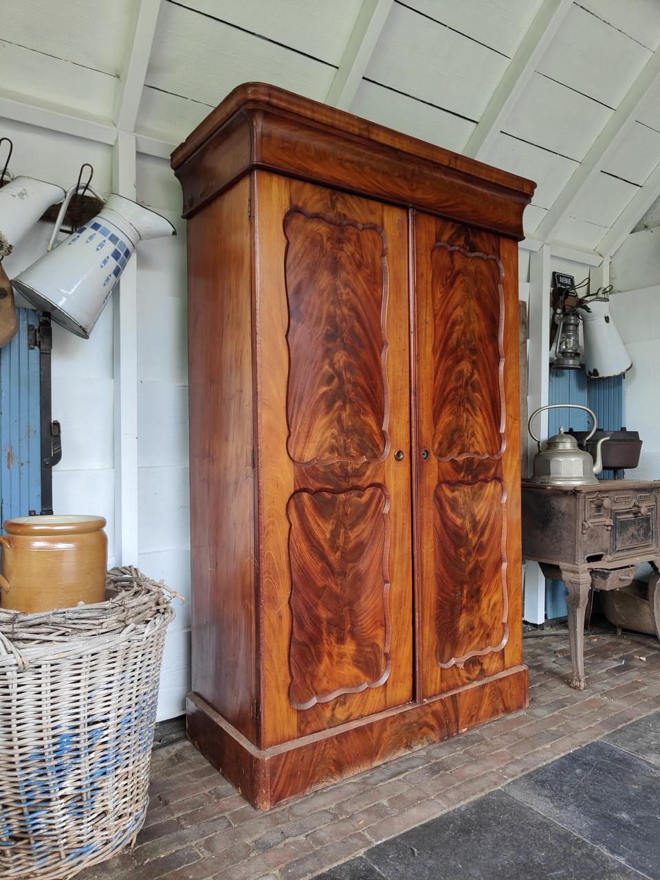 Antieke biedermeier kast