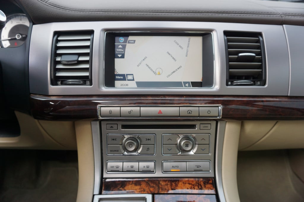 Jaguar XF 4.2 v8 premium luxury automaat - climate / navi / leder / pano / 