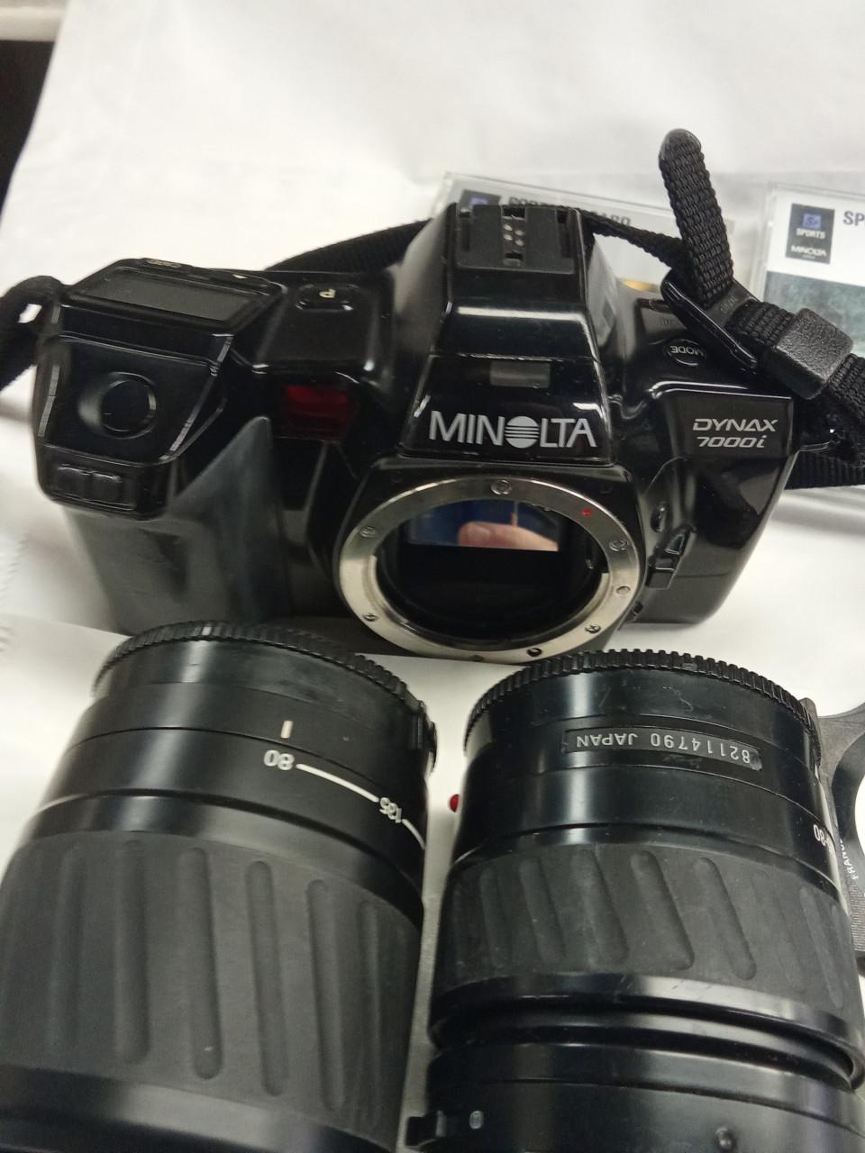 Minolta Dynax 7000i en 8000i met diverse objectieven en overige toebehoren