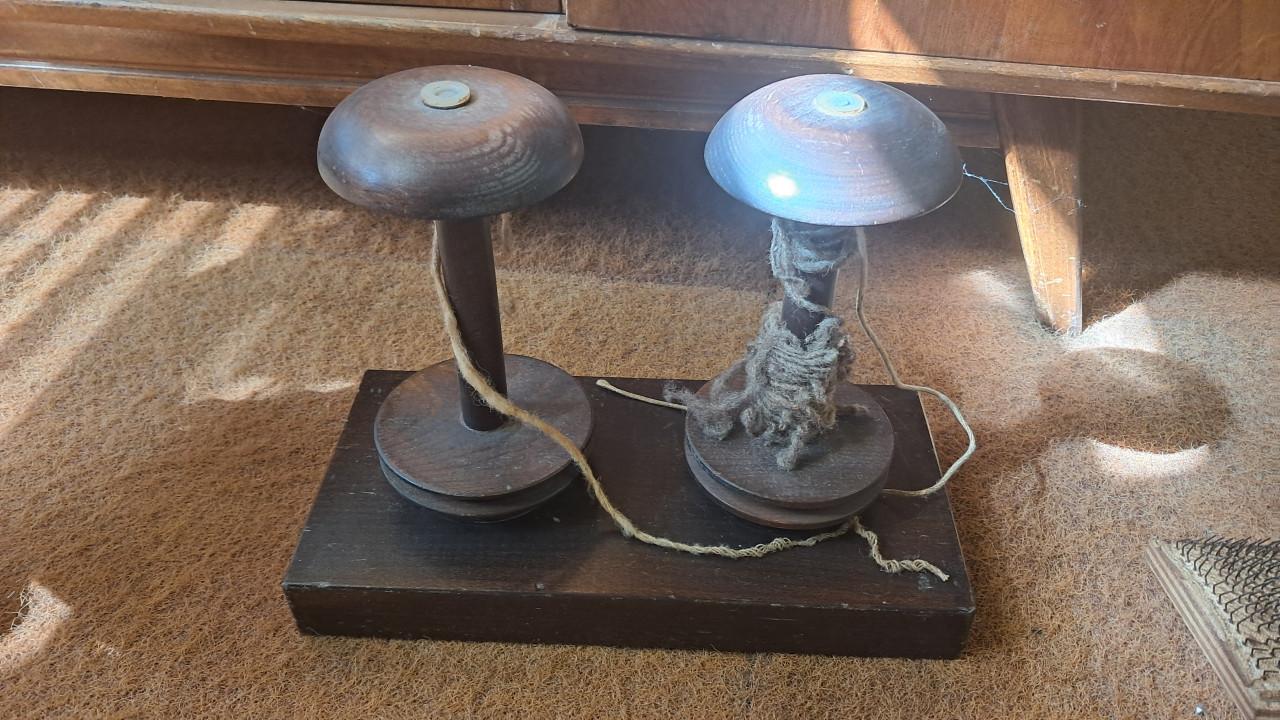 Compleet Spinpakket: Authentiek Spinnewiel, 2 Spoelwinders & Handkaarden