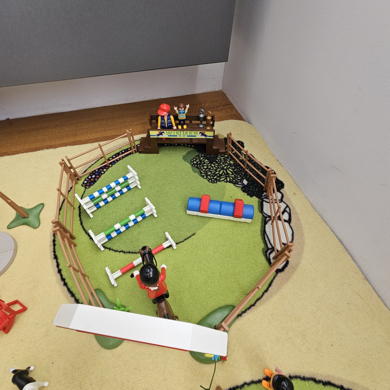 Playmobil manege springwedstrijd paardentrailer met auto