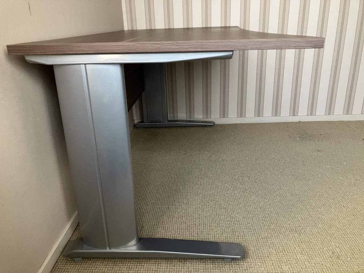 Bureau met 2 ladekastjes