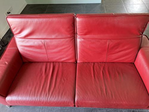 Rood lederen bankstel