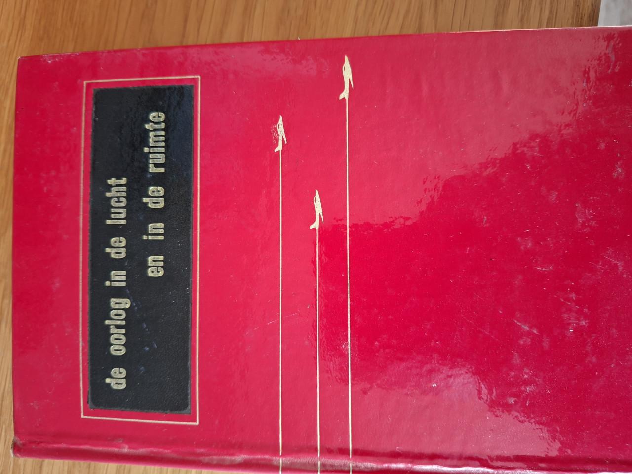 Te koop:  serie oorlog in de lucht en in de ruimte.