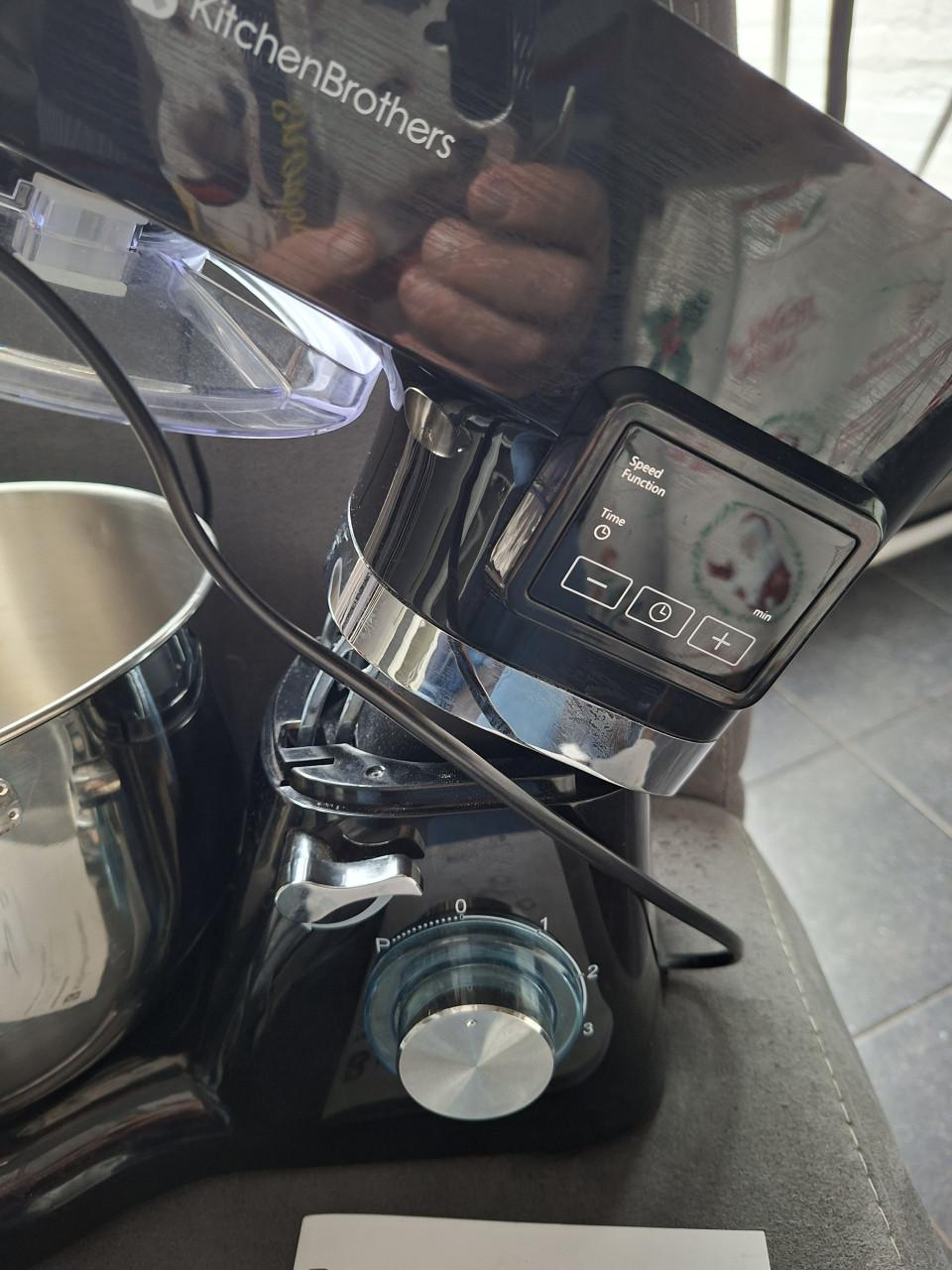 NIEUWE KEUKENMACHINE. KITCHENBROTHERS