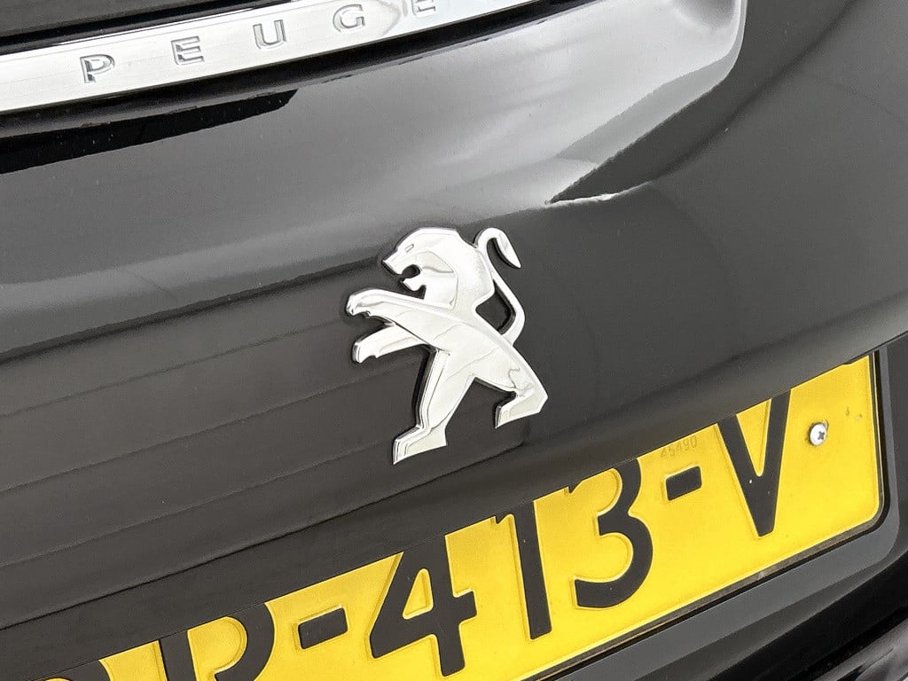 Peugeot 208 82pk blue lease executive | rijklaar | navigatie | climate cont