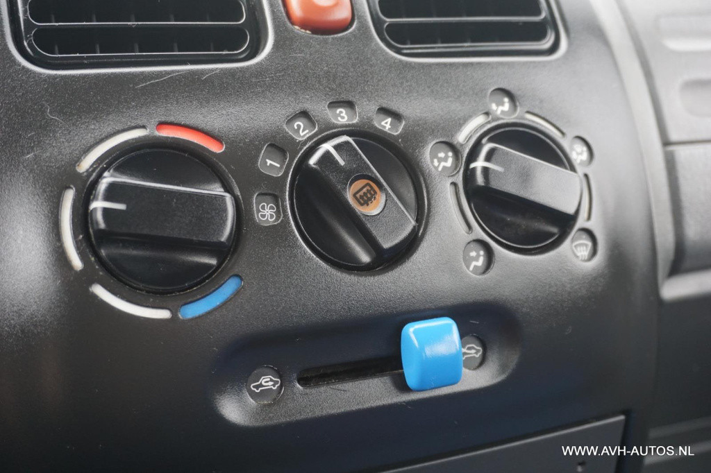 Opel Agila 1.2-16v color edition