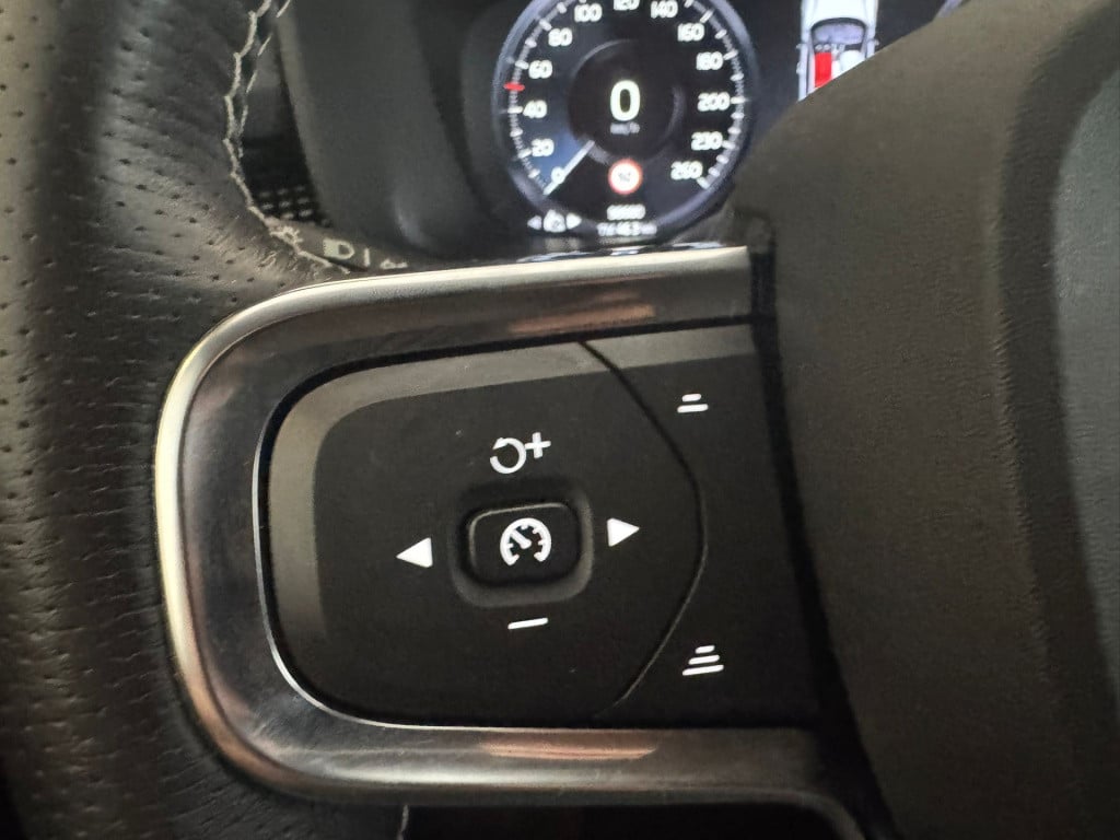 Volvo XC40 1.5 t4 recharge r-design expression
