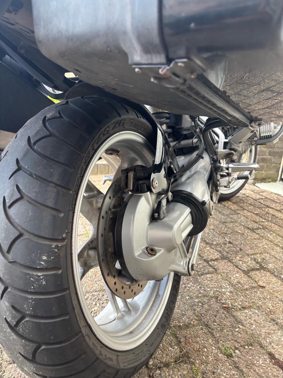 BMW r1100s
