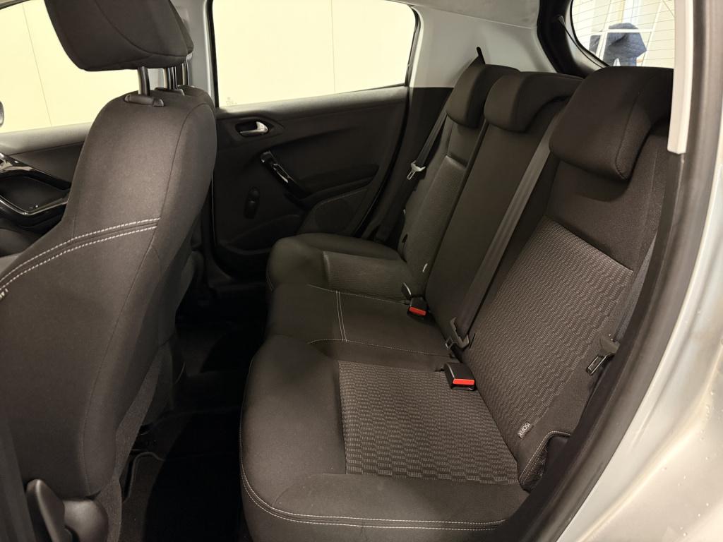 Peugeot 208 1.2 puretech blue lion | led | dab | airco | cruise | apple car