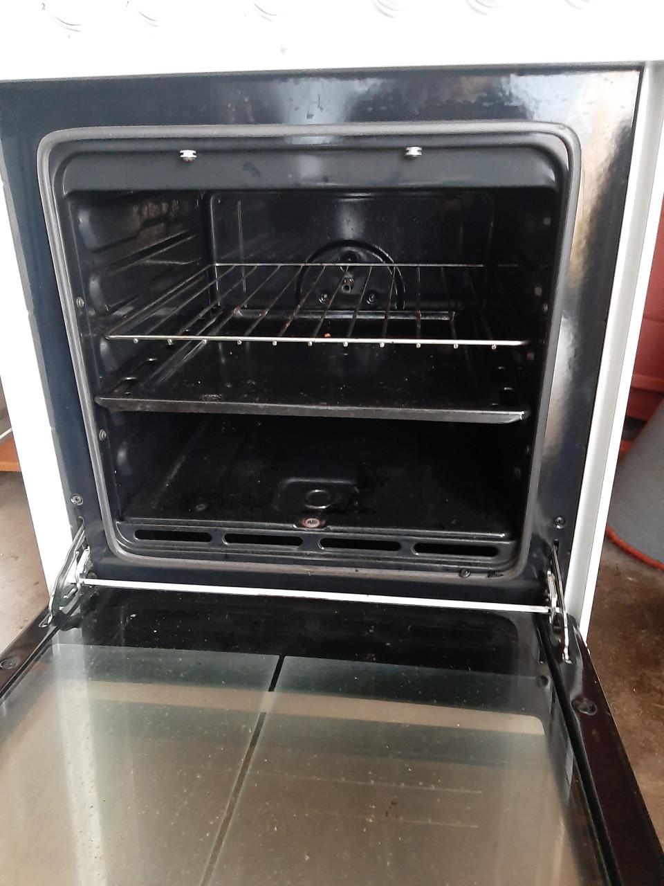 Electrisch fornuis met oven