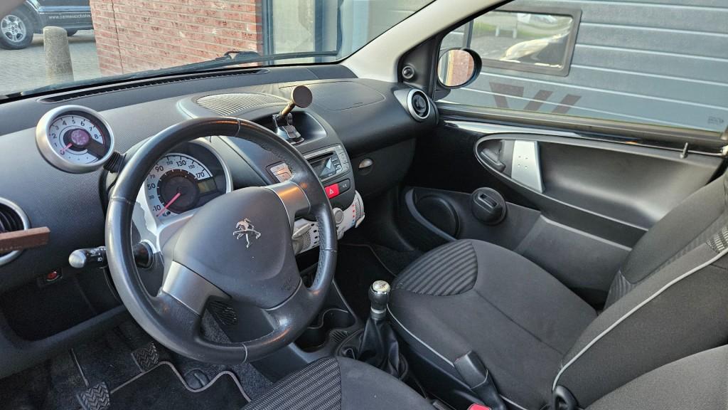 Peugeot 107 1.0 envy luxe uitv. / nl auto / nap / 85635 km !