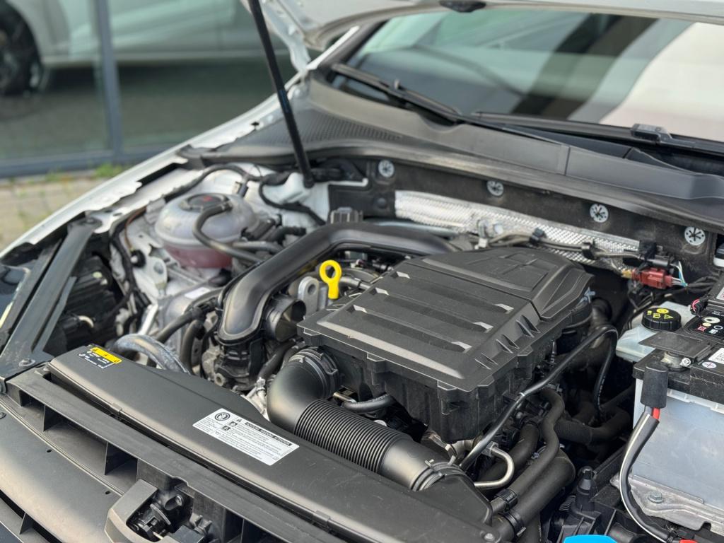 Volkswagen Golf 1.0 tsi * massage stoel * camera * carplay * stoelverwarmin