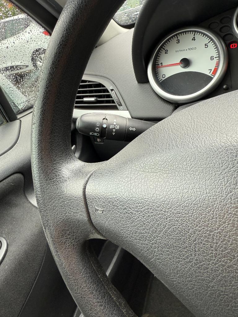 Peugeot 207 1.4 look - airco - nieuwe koppeling