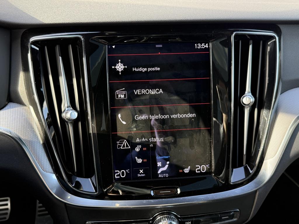 Volvo V60 t6 340pk recharge r-design| panodak| adap.cruise| 360camera| awd