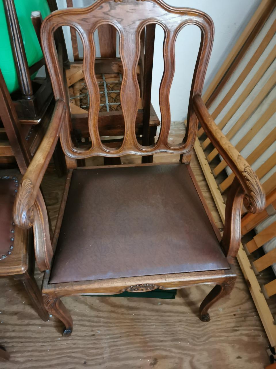 Eettafel met stoelen