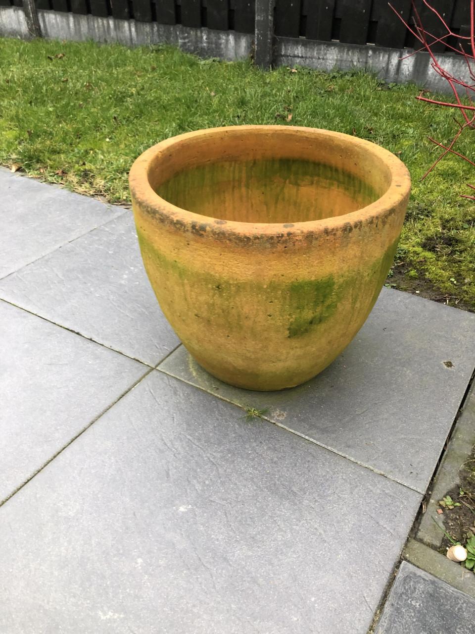 2 grote terra cottapotten