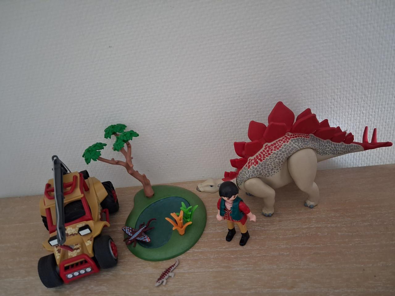 Playmobil explorersvoertuig met stegosaurus setnr 9432