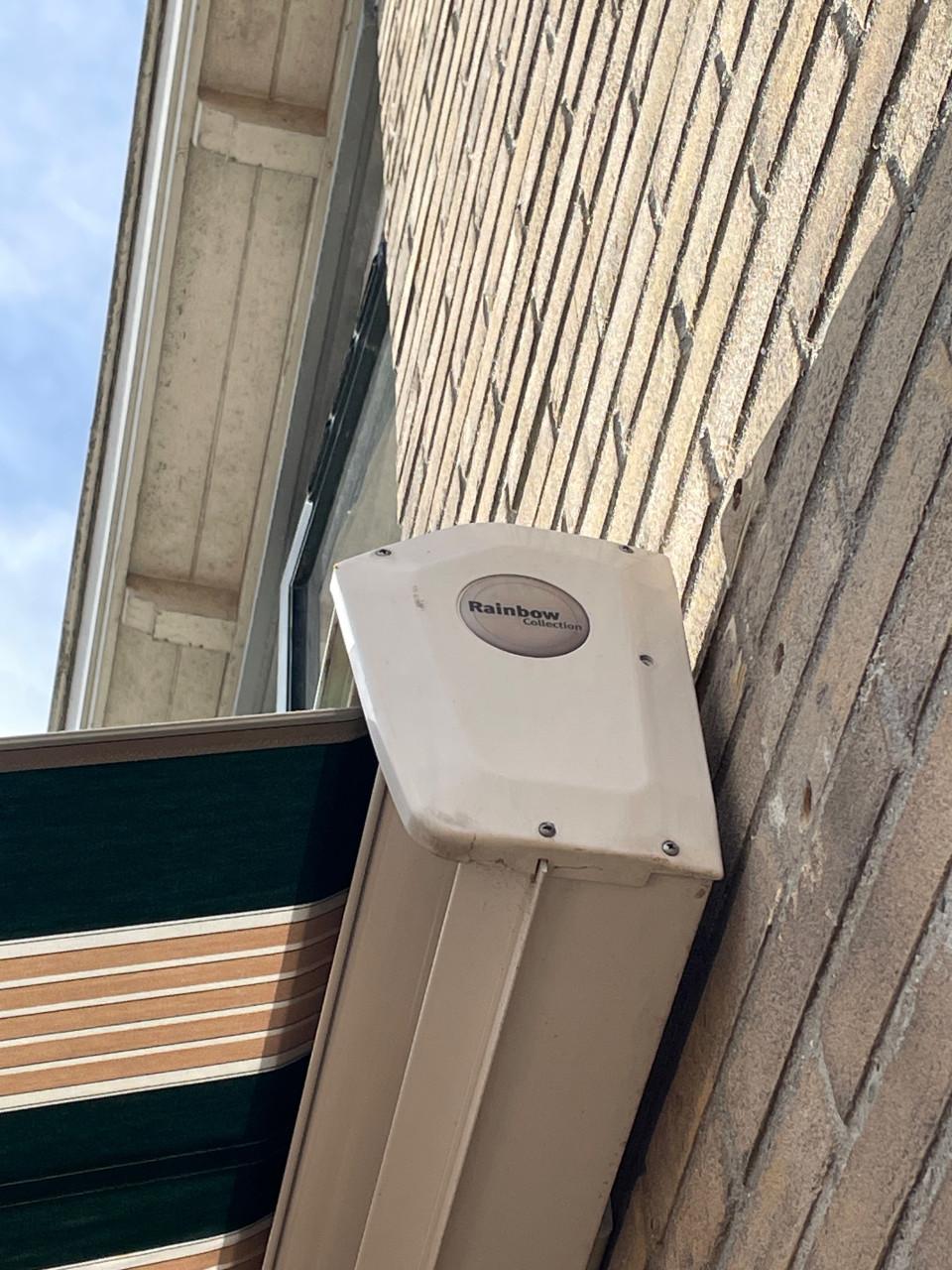 Zonnescherm elektrisch 550cm breed en 300cm uitval