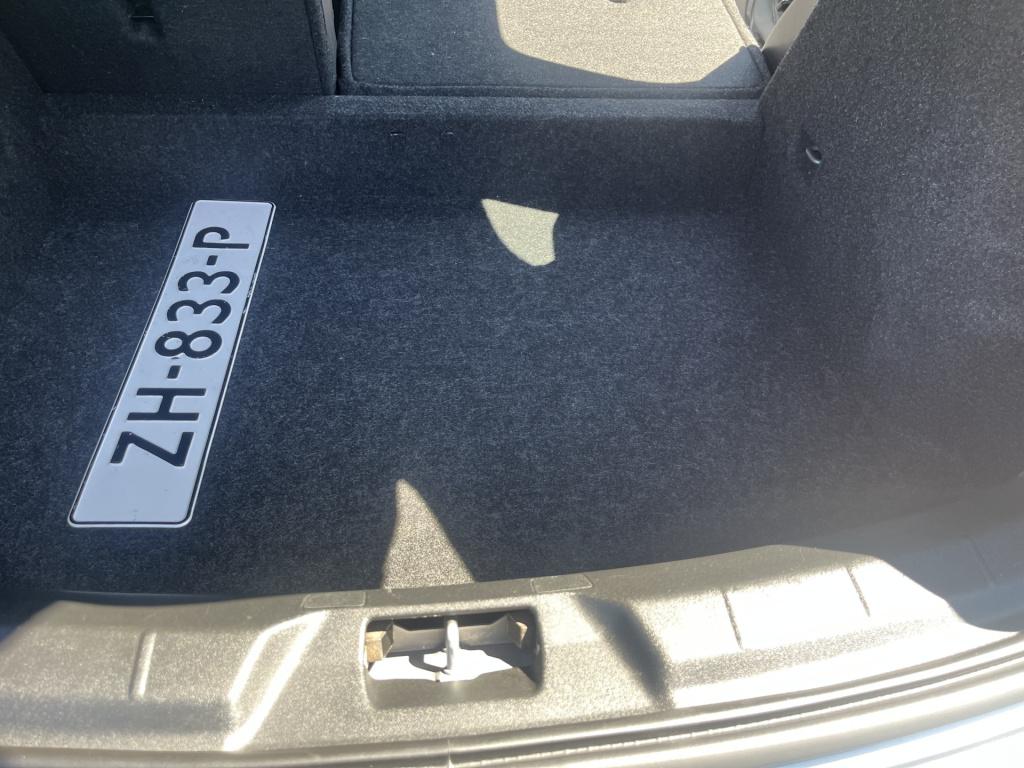 Volvo V40 1.5 t3 polar+ r-design sport pano navi trekhaak automaat