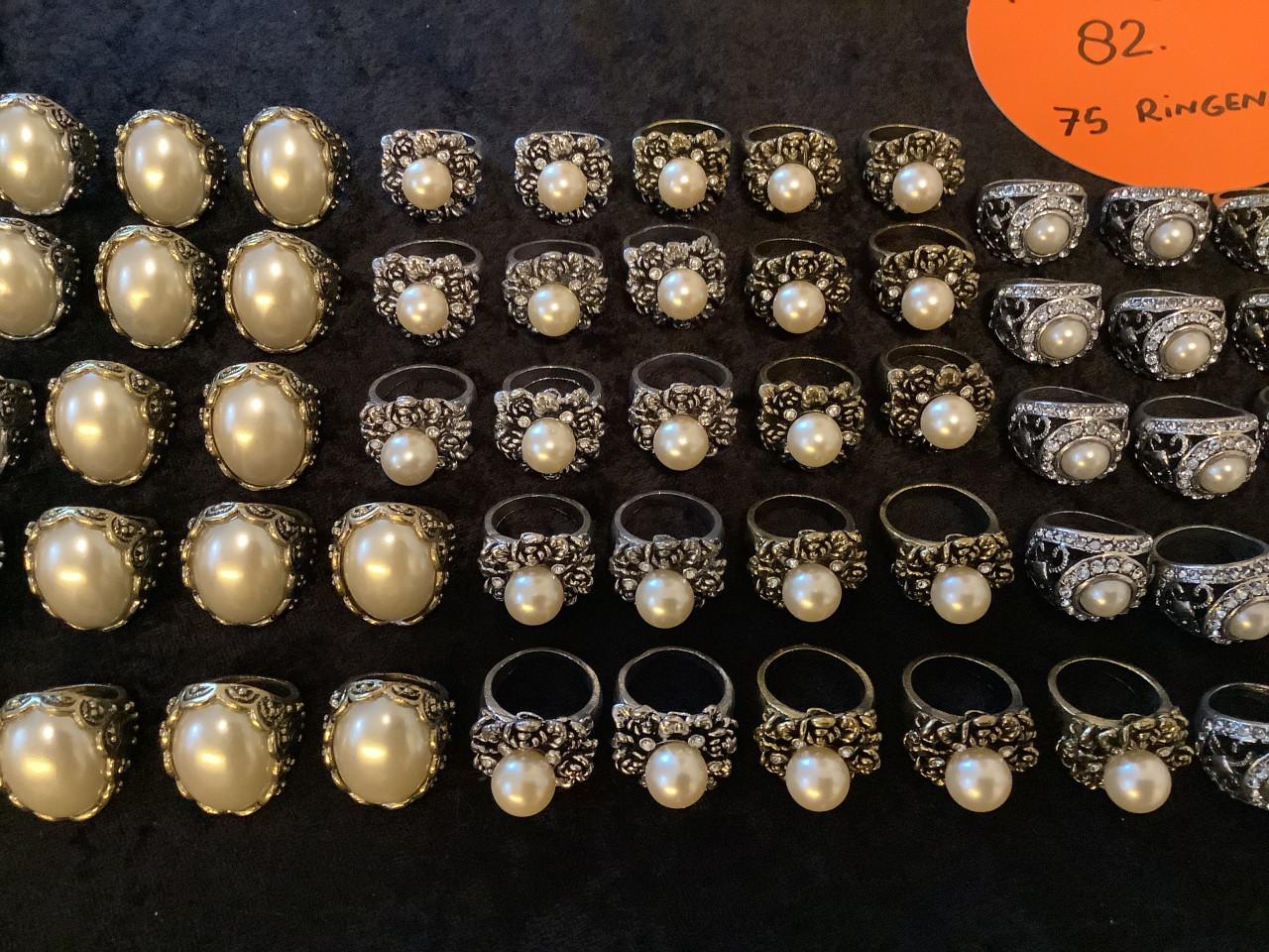 Partij mooie nieuwe ringen. ( partij 82)