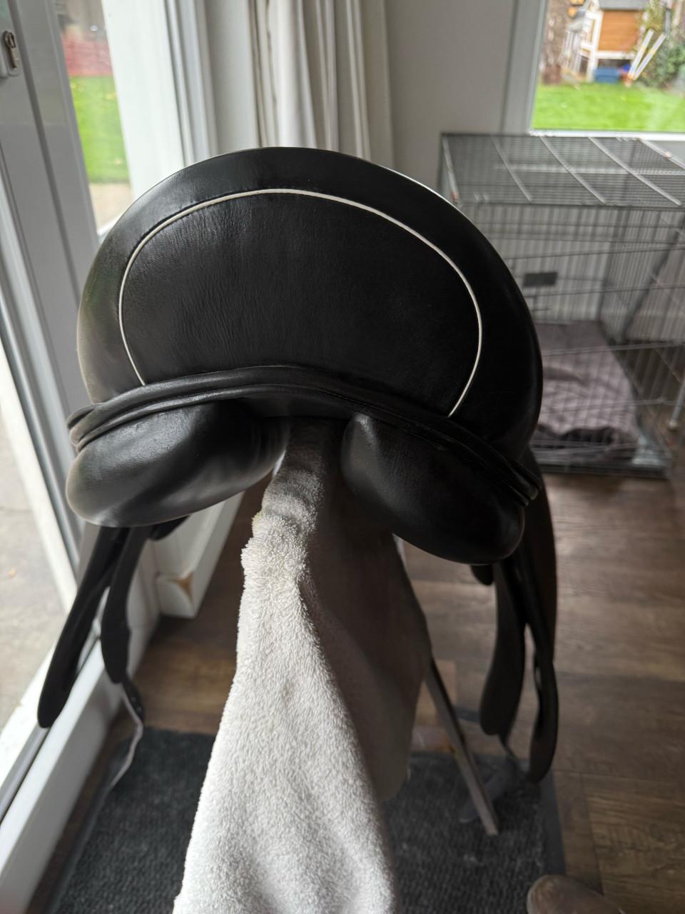 Ideal crown dressuurzadel