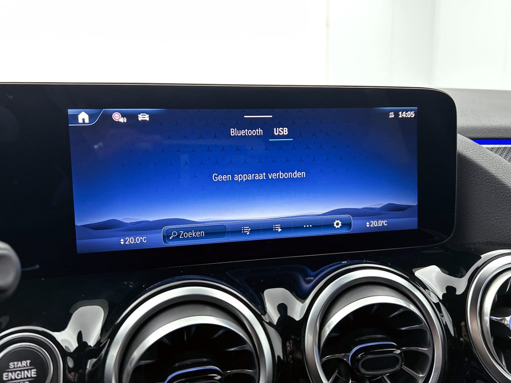 Mercedes-Benz Gla-klasse 180 business solution amg | trekhaak | parkeerpakk
