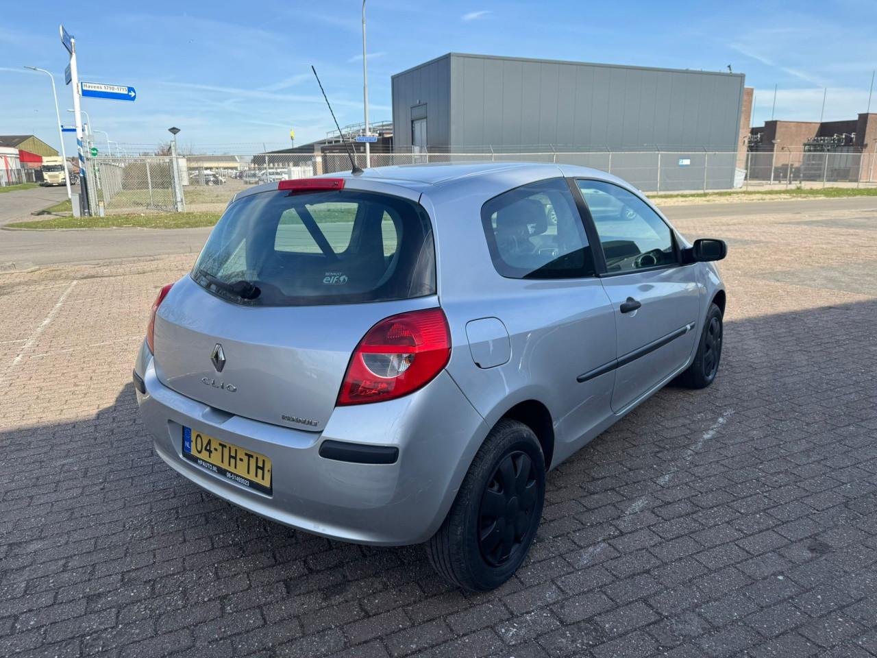 Renault clio automaat  bj 2006  1250 euro