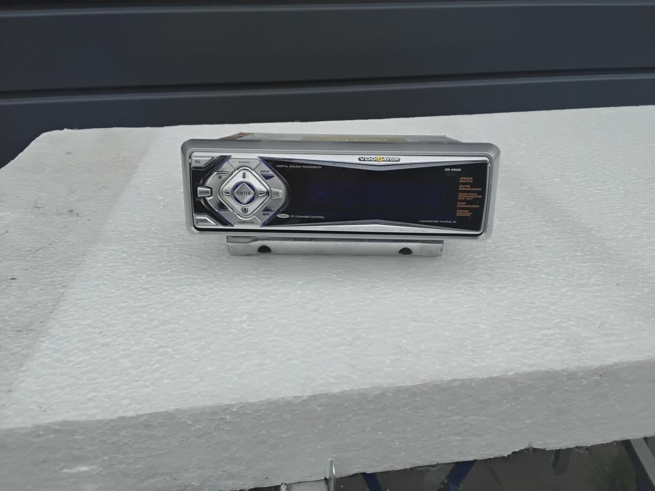 Auto radio