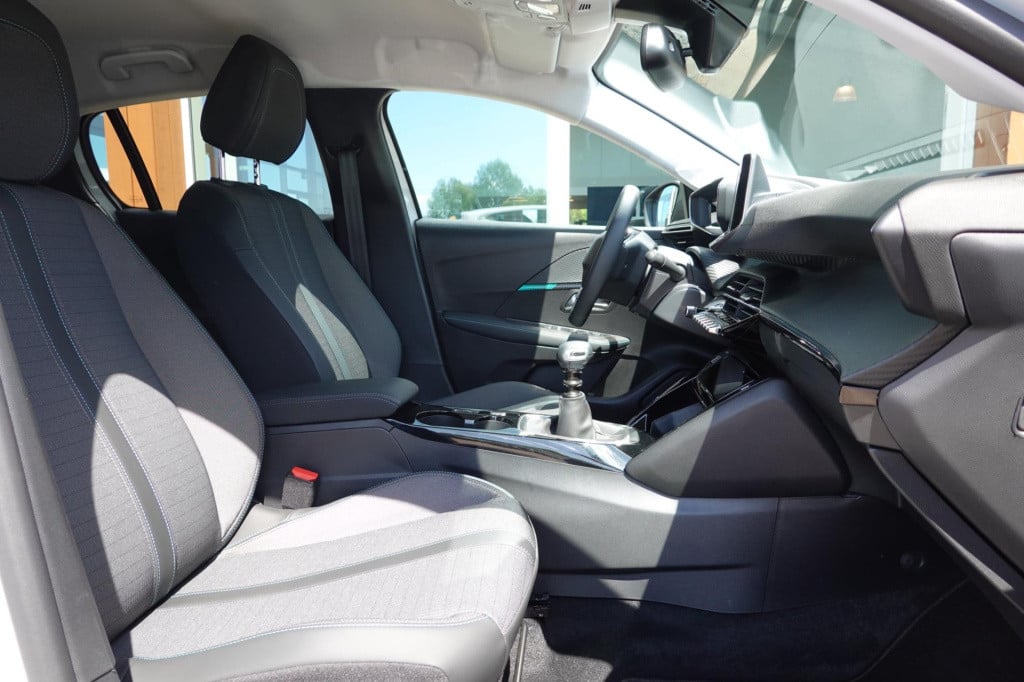 Peugeot 208 1.2 puretech 100 allure