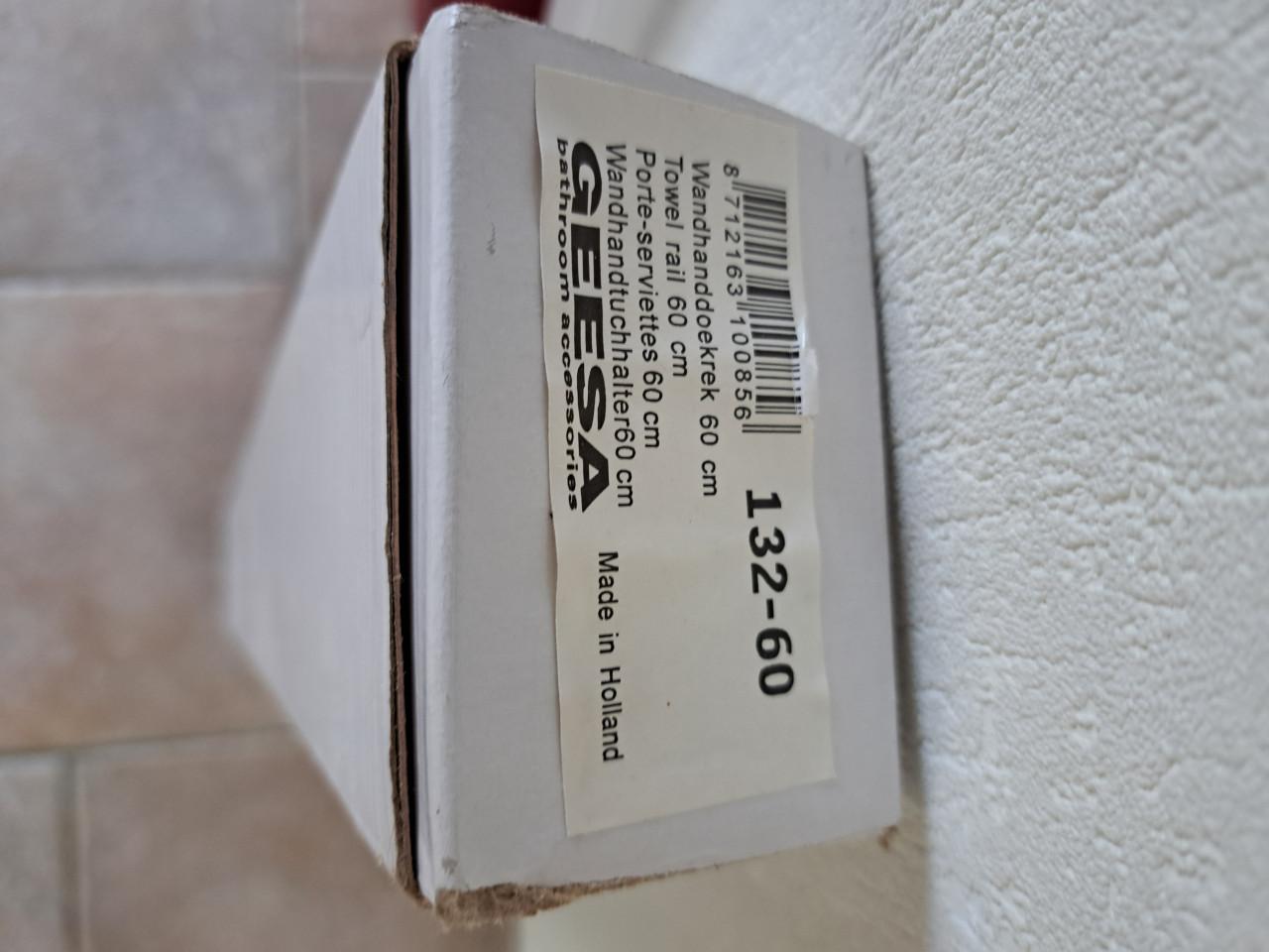 NIEUW!!! WAND HANDDOEKREK VAN GEESA 60 CM