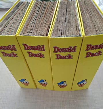 2 complete jaargangen Donald Duck, 1993 en 1994 in verzamelmap