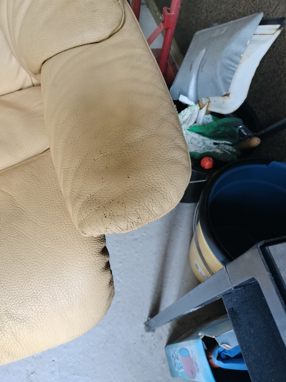 Gele lederen draai stoel