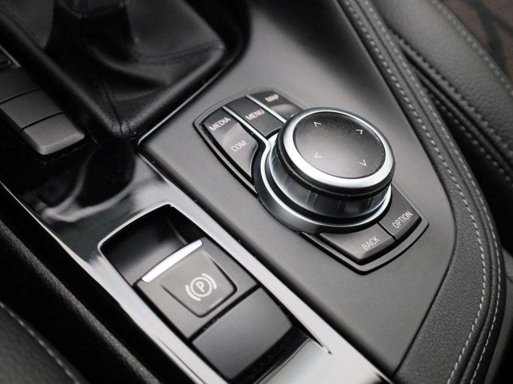 BMW X1 sdrive18i business edition | automaat | navigatie | head-up display