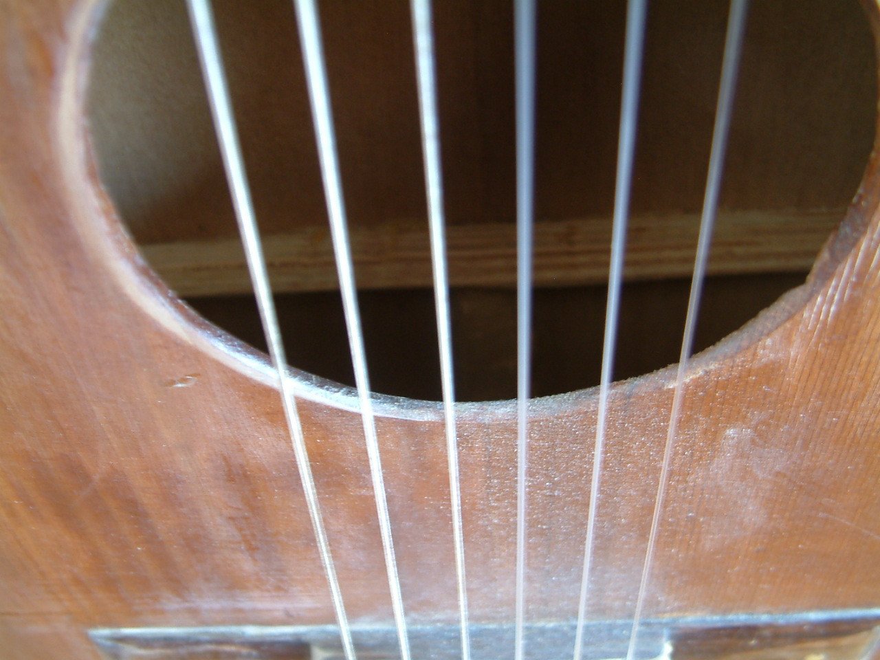 Oudere gitaar met mooie klank  cederhouten bovenblad