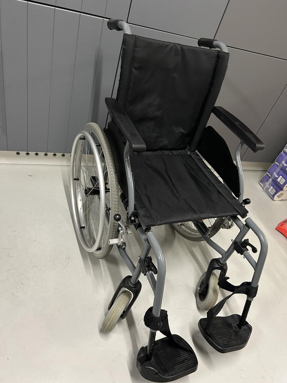 Te Koop Transport Rolstoel inklapbaar (geen luchtbanden)