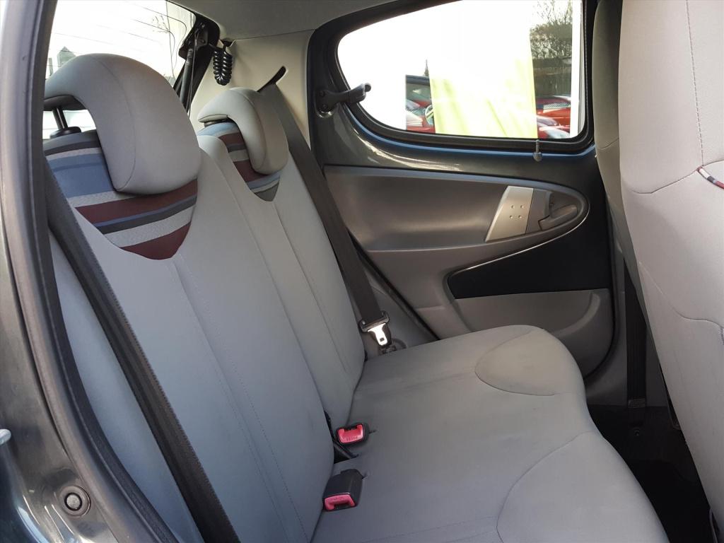 Citroen C1 1.0i 68pk 5d ambiance airco | radio/cd-speler | stootstrips | ni