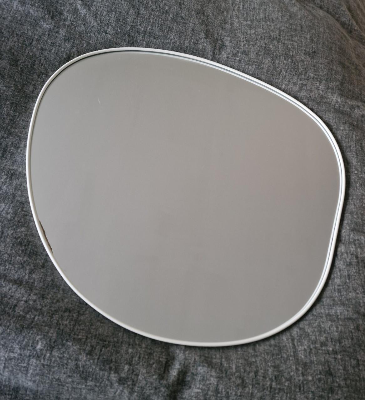 Spiegel, grappige vorm.