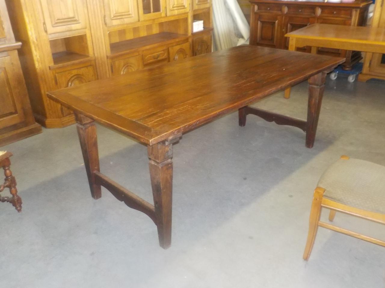 Geheel massieve koloniaanse tafel in goede staat 200 x 100 cm