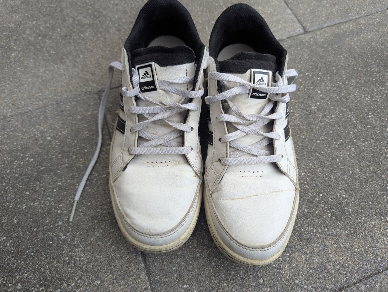 Te koop Adidas dames sportschoenen