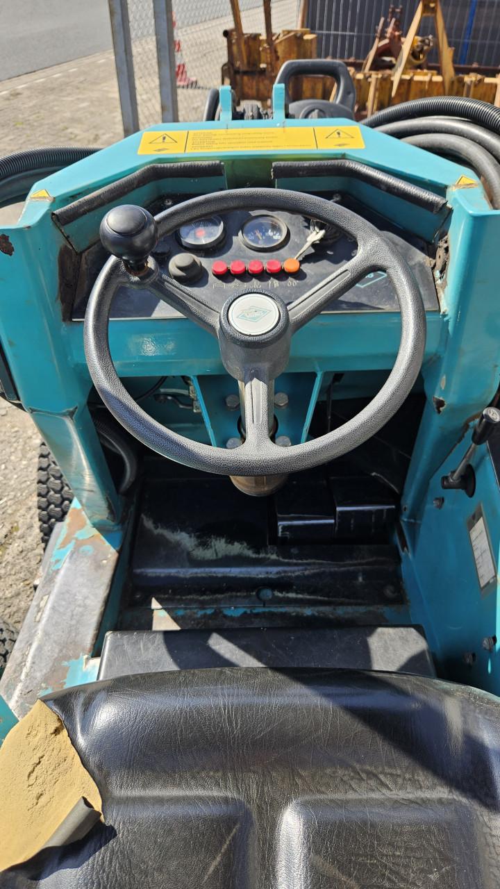 Avant Vano 420D shovel