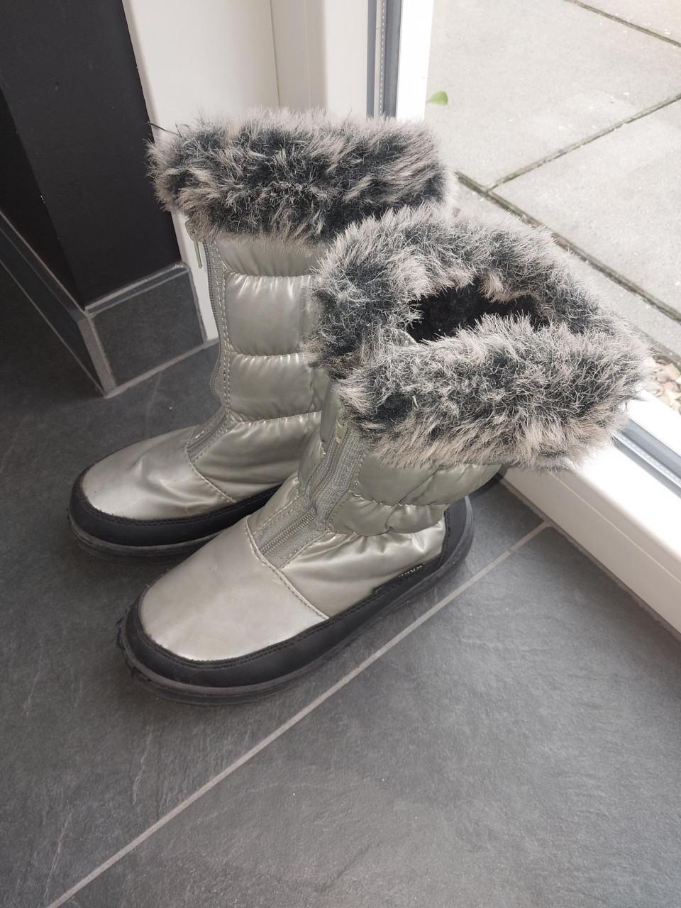 Sneeuwschoenen/jas/legging/handschoenen/skischoenen/ski's