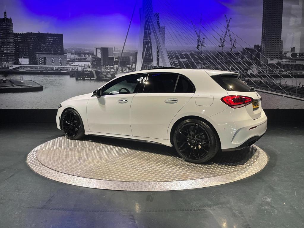 Mercedes-Benz A-Klasse 180 business solution amg *nl auto*led*pano*camera*