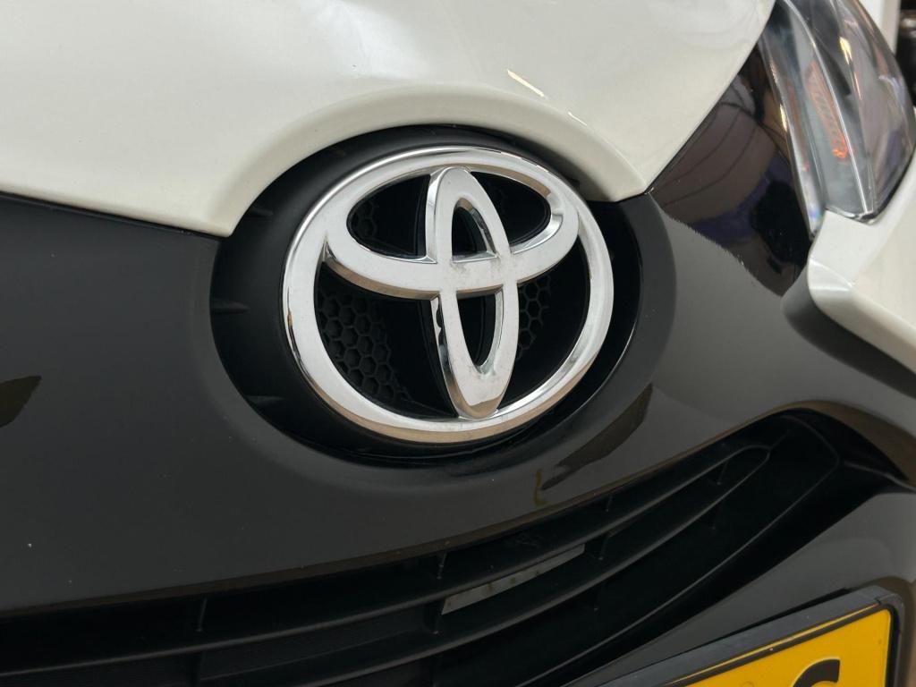 Toyota Aygo occasion 1.0 vvt-i x-play | wit | tweedehands toyota aygo | air