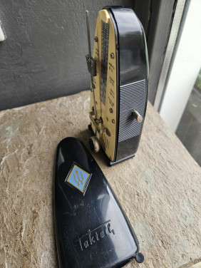 Leuk zwart vintage Metronoom /Taktell van het duitse merk Wittner...