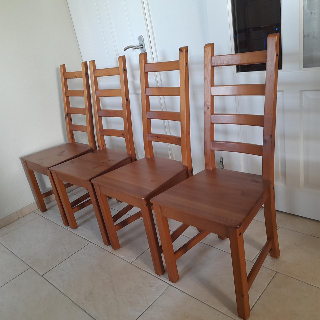4  Houten stoelen ( in goede nette staat)