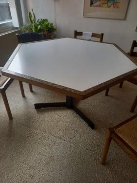 Tafel met 6 stoelen