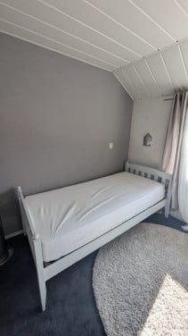 Houten eenpersoonsbed + matras