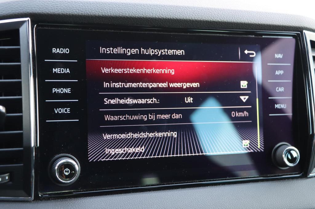 Skoda Karoq 1.5 tsi sportline business dsg7 150pk