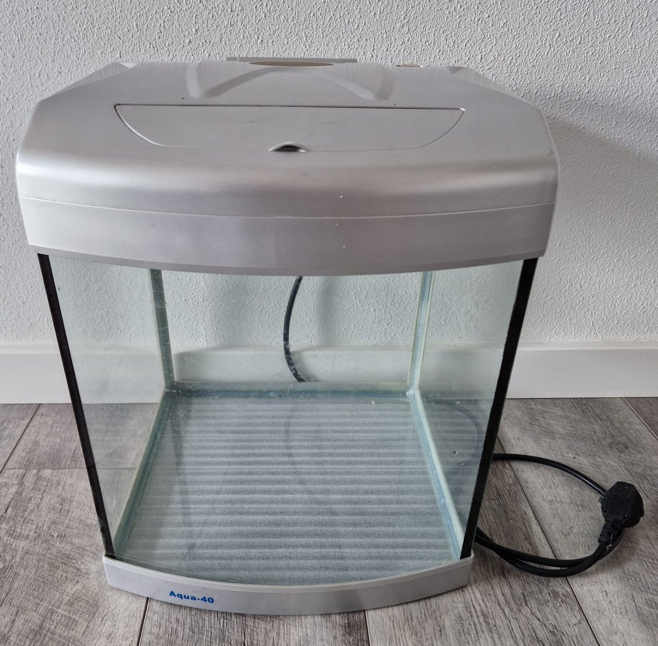 Aquarium of terrarium 30 liter met lamp en achterwand